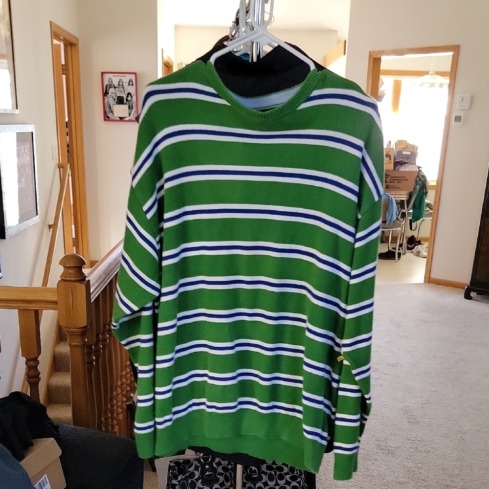 Green and White Crewneck Sweater with Striped Design